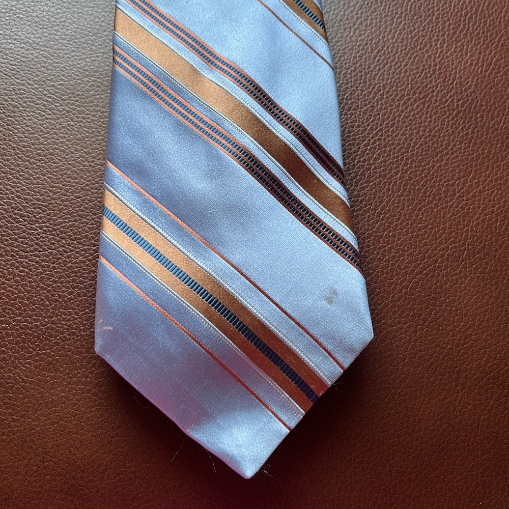 Ike Behar Men’s Silk Hand Tailored Tie Light Blue Tan Diagonal Stripe